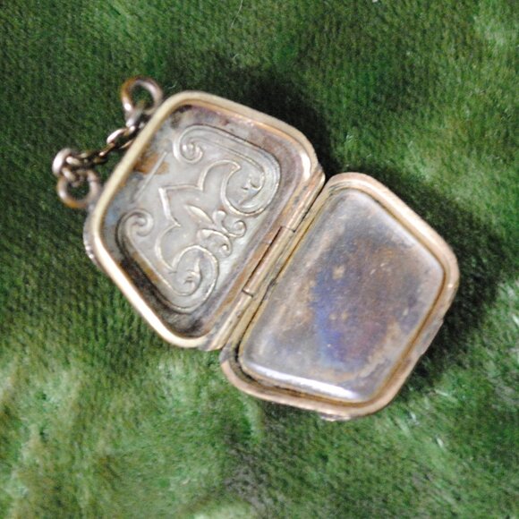 Antique Victorian Two-Sided Engraved Gold-filled Purse Locket Taille d'Épargne - Picture 7 of 9